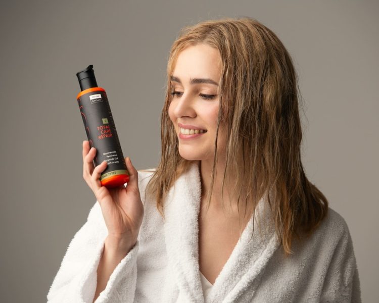 Восстанавливающий бальзам для всех типов волос Total Care Repair Balsam, 250 мл - фото №5